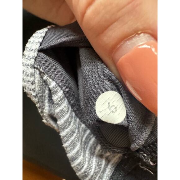 Lululemon Flow Y Bra IV Mesh Panel Textured Stripes In Black Deep Coal Size 6 - Picture 5 of 6